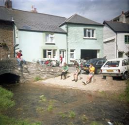 The group at Harbertonford.  (Photo: Kevin Presland)