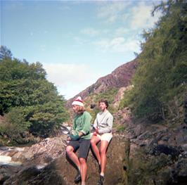 Jackie and Frances pause for a photo on the walk up the Aberglaslyn Pass (Photo: Kevin Presland)