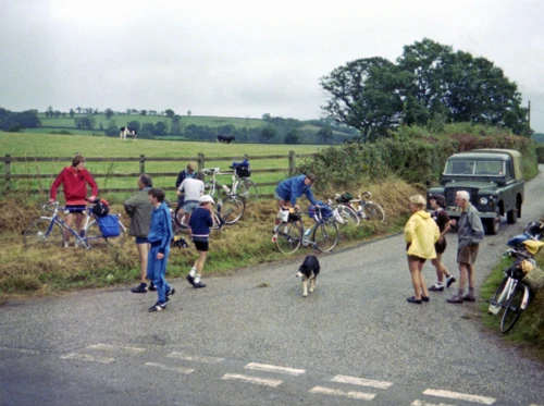Antony’s puncture at Way Mill, Butterleigh. Everyone present—except Don, behind a bush.